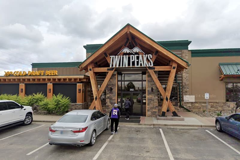 250130-twin-peaks-sports-bar-ew-1143a-2e277a