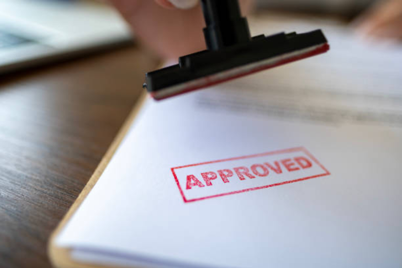 stamp-marking-an-approved-label-on-a-document-yjPqin-800×533-1